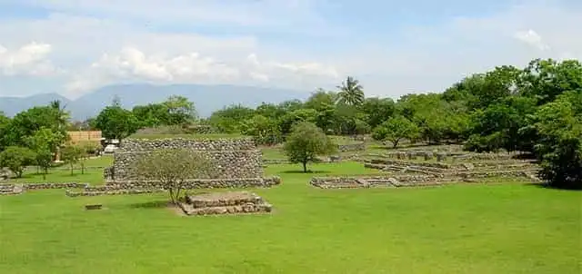 Compra tus Boletos de autobús en ETN Turistar Lujo y visita la Zona Arqueológica el Chanal ubicada a 4 km al norte de Colima